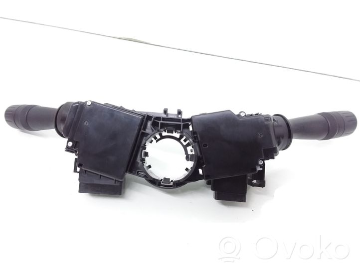 Toyota Auris E180 Interruptor/palanca de limpiador de luz de giro 0272017F852