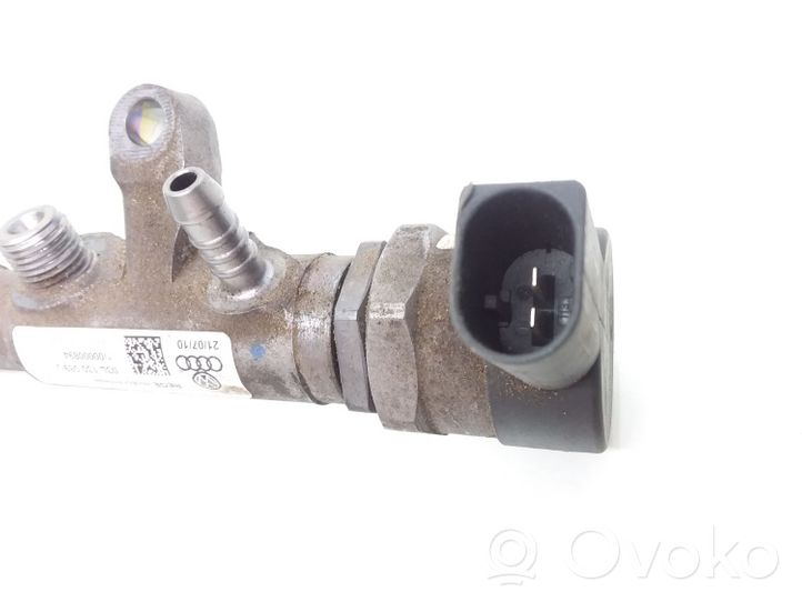 Volkswagen PASSAT B7 Tuyau de conduite principale de carburant 03L130089J