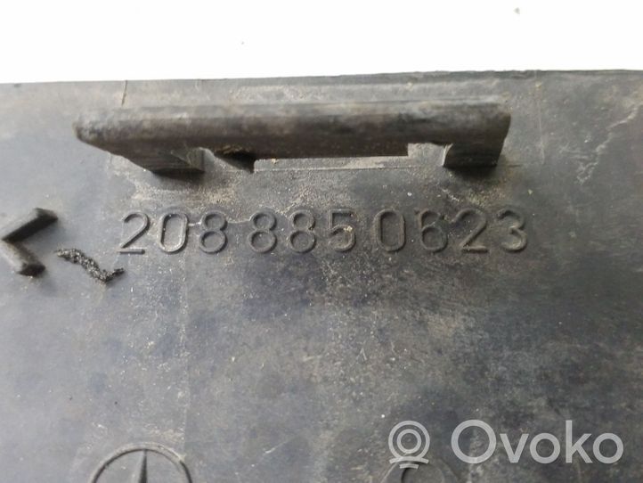 Mercedes-Benz CLK A208 C208 Etupuskurin alempi jäähdytinsäleikkö 2088850623