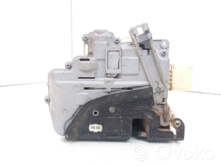 Volkswagen PASSAT B6 Front door lock 3C1837015A