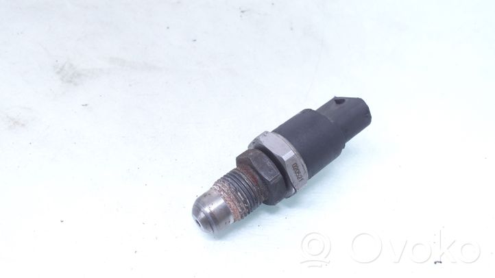 Volvo V70 Fuel pressure sensor 8631588