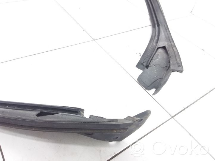 Mercedes-Benz E A207 Guarnizione in gomma finestrino/vetro portiera posteriore A2076700339