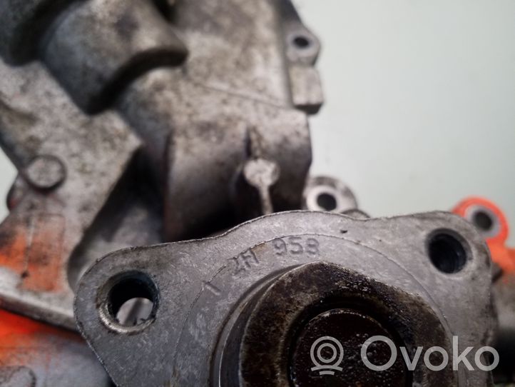 Opel Astra H Water pump 12992692