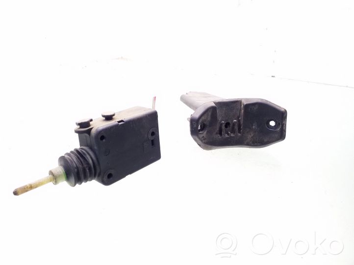 Opel Astra G Serratura del tappo del serbatoio del carburante 90587326