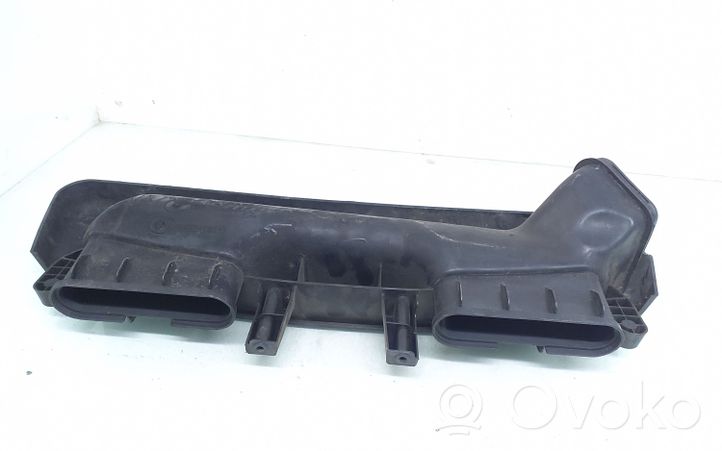 BMW X3 E83 Oro paėmimo kanalo detalė (-ės) 13713402849