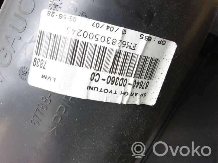 Toyota Yaris Apmušimas galinių durų (obšifke) 676400D360C0