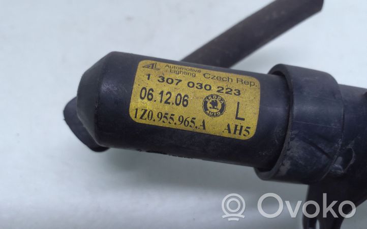 Skoda Octavia Mk2 (1Z) Dysza spryskiwacza lampy przedniej 1Z0955965A