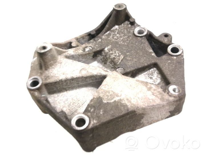 Opel Vectra C Staffa di montaggio del compressore dell’A/C 55210423