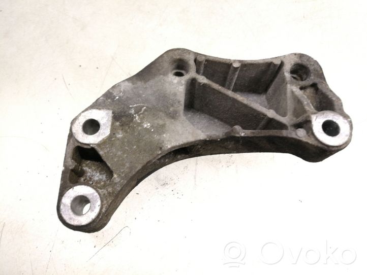 Opel Corsa D Supporto di montaggio scatola del cambio 13185906