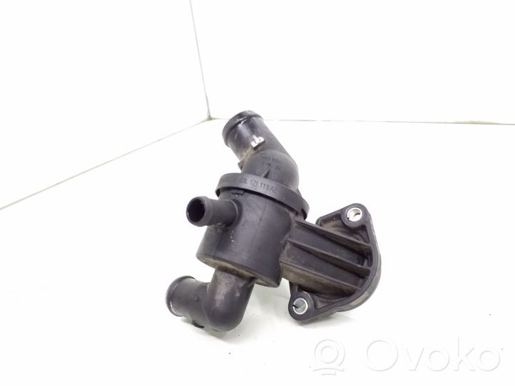 Volkswagen PASSAT B7 Termostaatin kotelo 03L121111AE