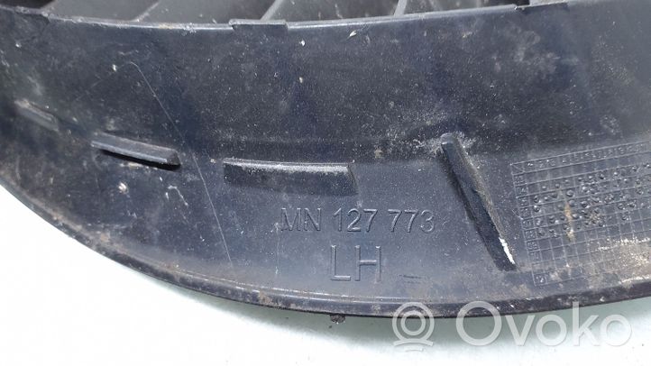 Mitsubishi Colt Grille calandre supérieure de pare-chocs avant MN127773