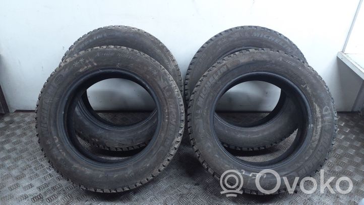 Volkswagen PASSAT B5 R15 winter/snow tires with studs 