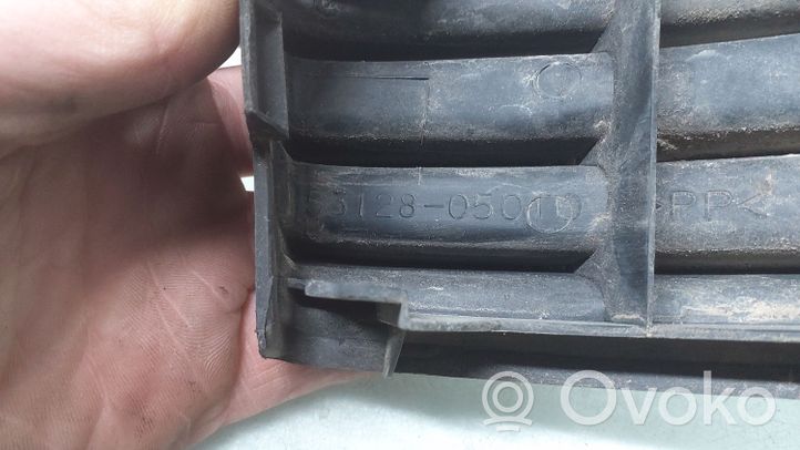 Toyota Avensis T220 Mascherina inferiore del paraurti anteriore 5312805010