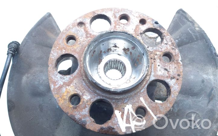 Mercedes-Benz Vaneo W414 Front wheel hub spindle knuckle 