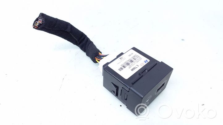 Hyundai i20 (GB IB) Gniazdo / Złącze USB 96120C7000