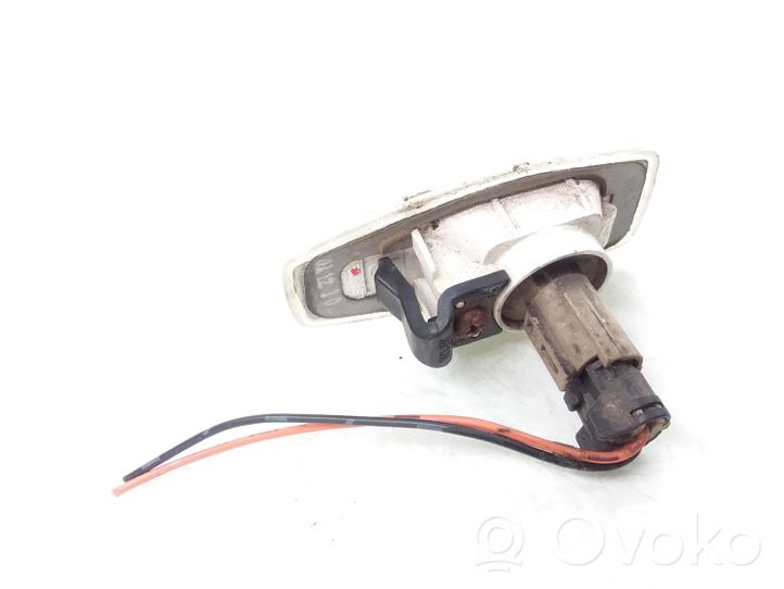 KIA Sorento Piloto intermitente del guardabarros delantero 923043B1