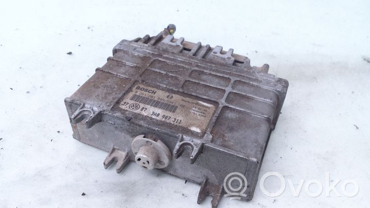 Volkswagen Golf III Calculateur moteur ECU 0261203593