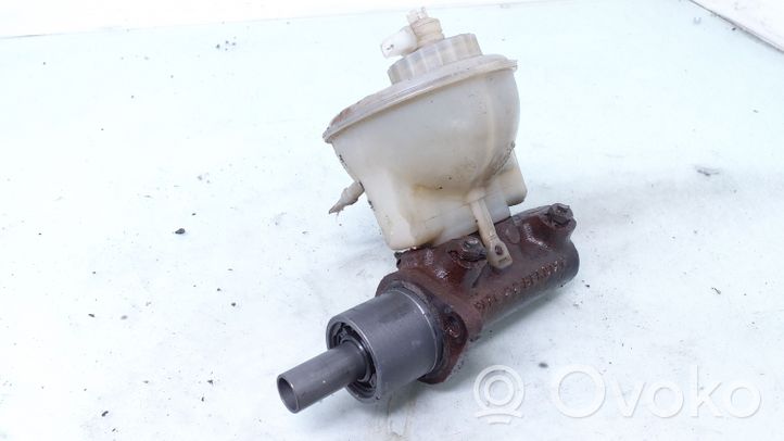 Volkswagen Golf III Master brake cylinder 311817