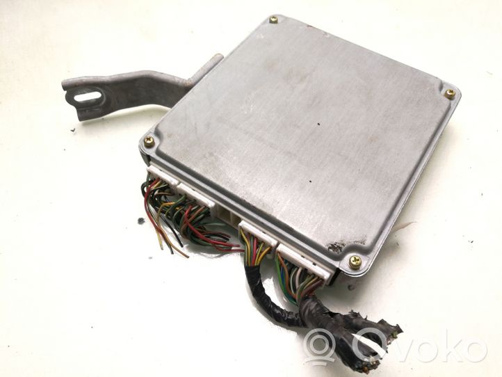 Toyota Avensis T220 Calculateur moteur ECU 8966105420