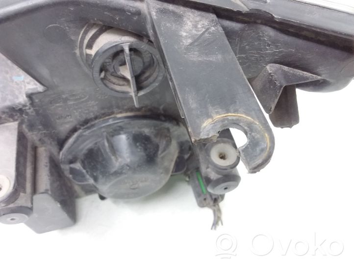 Ford Connect Lampa przednia 2T1413006AE