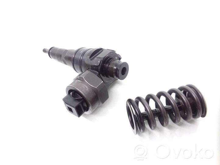 Volkswagen PASSAT B5 Injecteur de carburant 038130073F