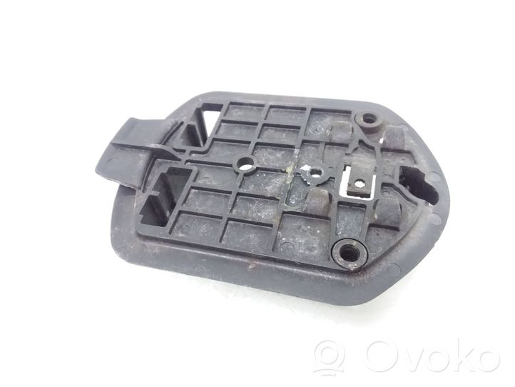 Mercedes-Benz E W211 Staffa supporto del triangolo d’emergenza 2118900514