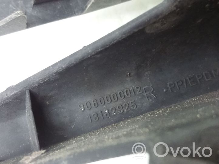 Opel Vectra C Etupuskurin alempi jäähdytinsäleikkö 13182925