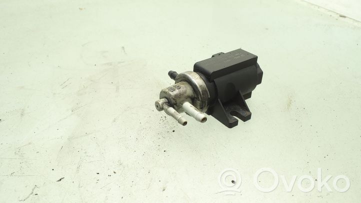 Volkswagen PASSAT B5 Vacuum valve 1H0906627A