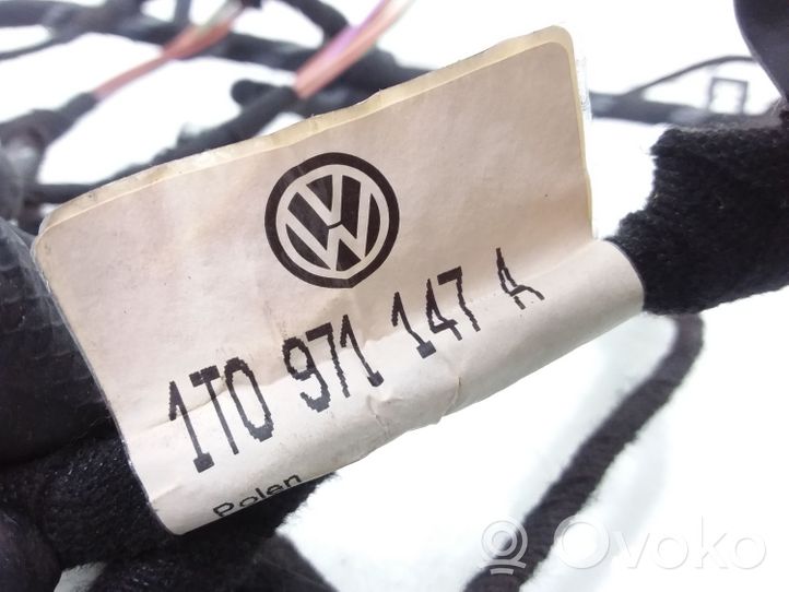 Volkswagen Touran I Takaluukun/tavaratilan johtosarja 1T0971147A