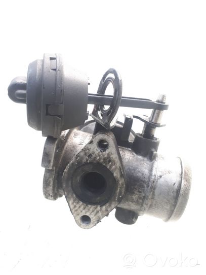 Volkswagen Golf IV EGR valve 038129637