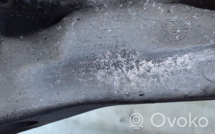 Volkswagen Polo III 6N 6N2 6NF Support de générateur / alternateur 032145169G