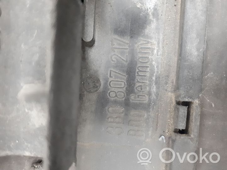 Volkswagen PASSAT B5 Zderzak przedni 3B0807231