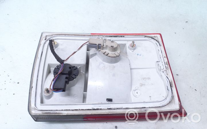 Audi 80 90 S2 B4 Lampy tylnej klapy bagażnika 8A0945093