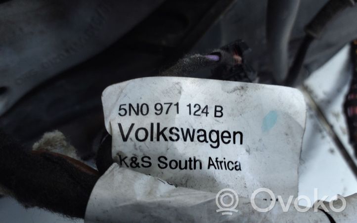 Volkswagen Tiguan Hak holowniczy / Komplet 5N0803880F