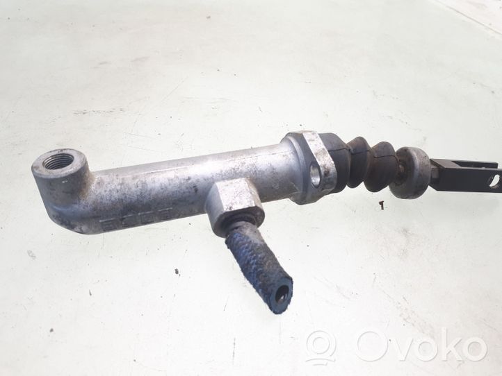 Audi A6 S6 C4 4A Główny cylinder sprzęgła 4A0721401