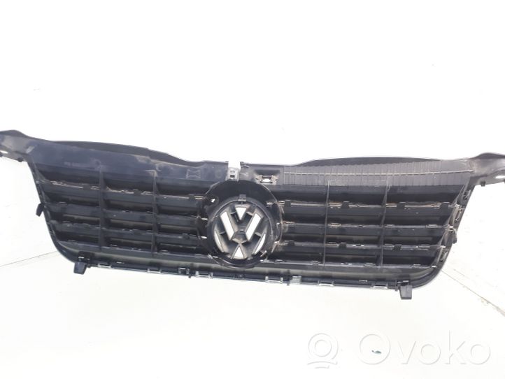 Volkswagen PASSAT B5.5 Etupuskurin ylempi jäähdytinsäleikkö 3B0853601C