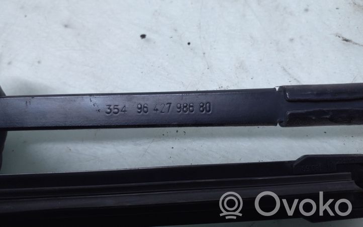 Ford Focus Windshield/front glass wiper blade 9642798680