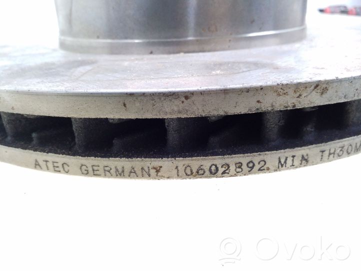 Volkswagen Touareg I Disque de frein arrière 10602892