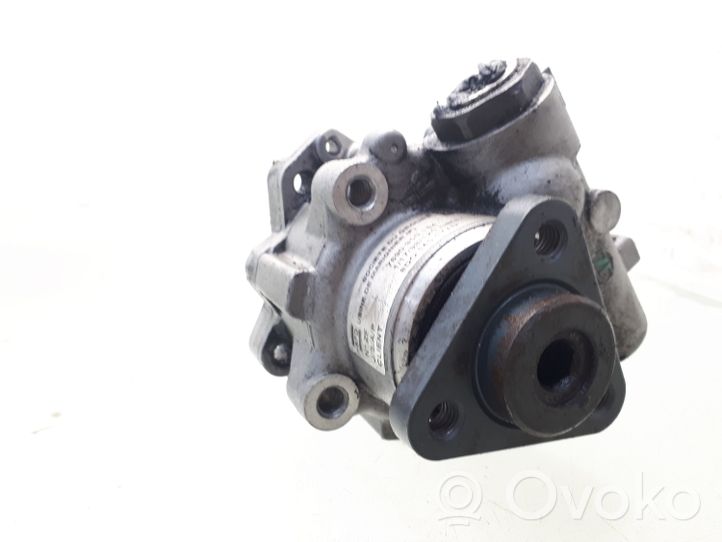 Audi A4 S4 B5 8D Vairo stiprintuvo siurblys 8D0145177D