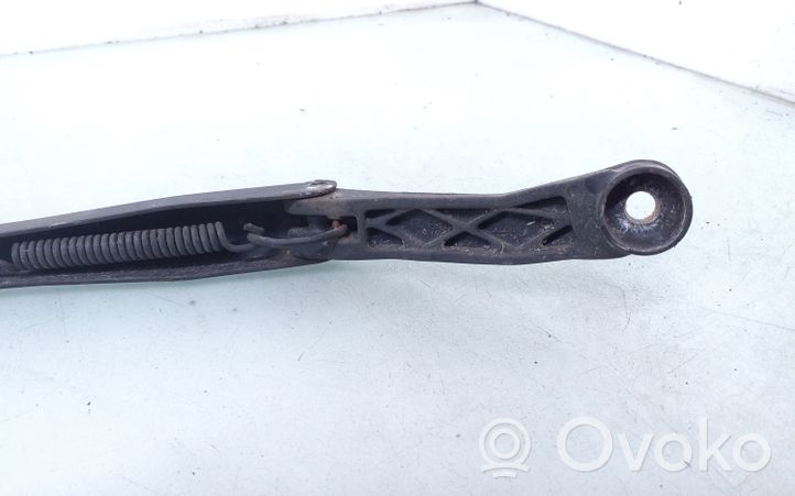 Toyota Starlet (P90) V Front wiper blade arm 