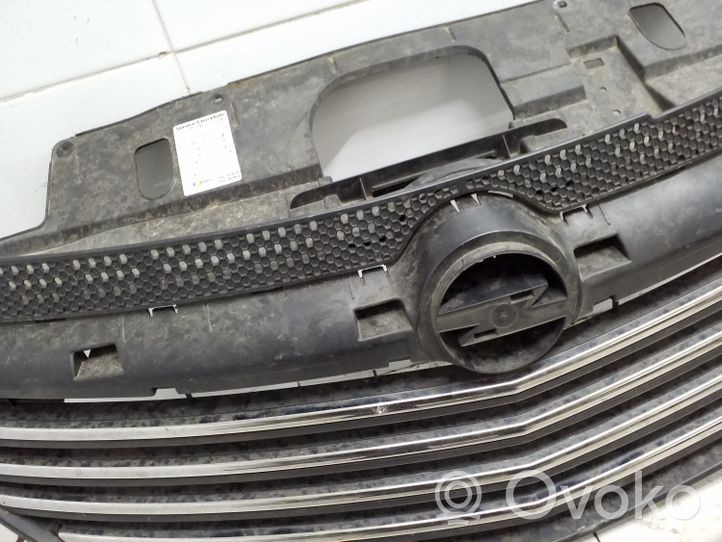 Opel Vivaro Front bumper upper radiator grill 93450928