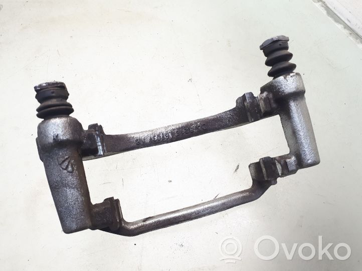 Toyota C-HR Supporto della pinza del freno anteriore 8216L67037AB