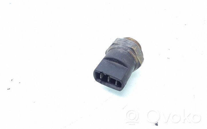 Volkswagen PASSAT B5 Czujnik temperatury płynu chłodzącego 321959481C