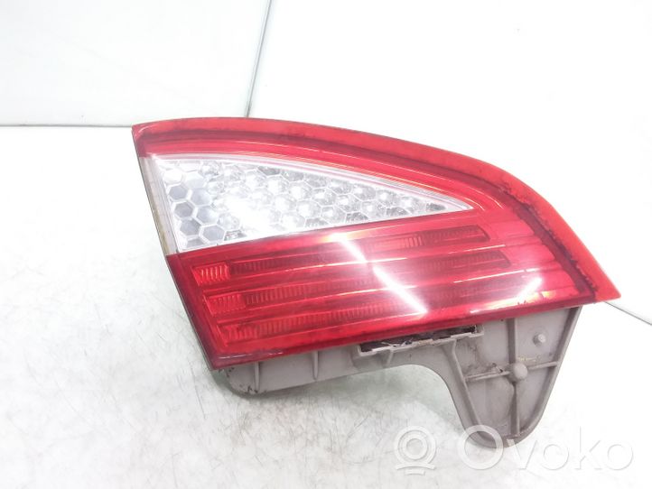 Ford Mondeo MK IV Lampy tylnej klapy bagażnika 7S7113A603A