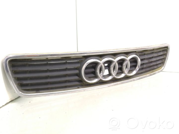 Audi A4 S4 B5 8D Grotelės viršutinės 8D0853651E