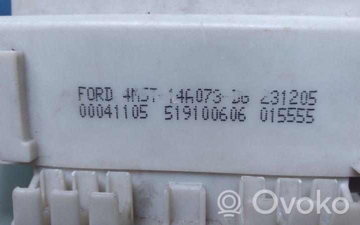 Ford Focus Ramka / Moduł bezpieczników 4M5T14A073DG