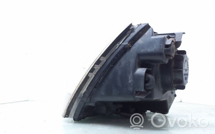 KIA Sorento Lampa przednia 921013E0