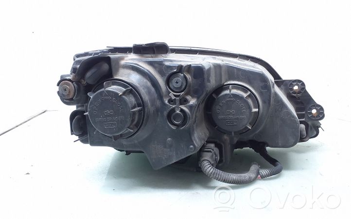 KIA Sorento Lampa przednia 921013E0