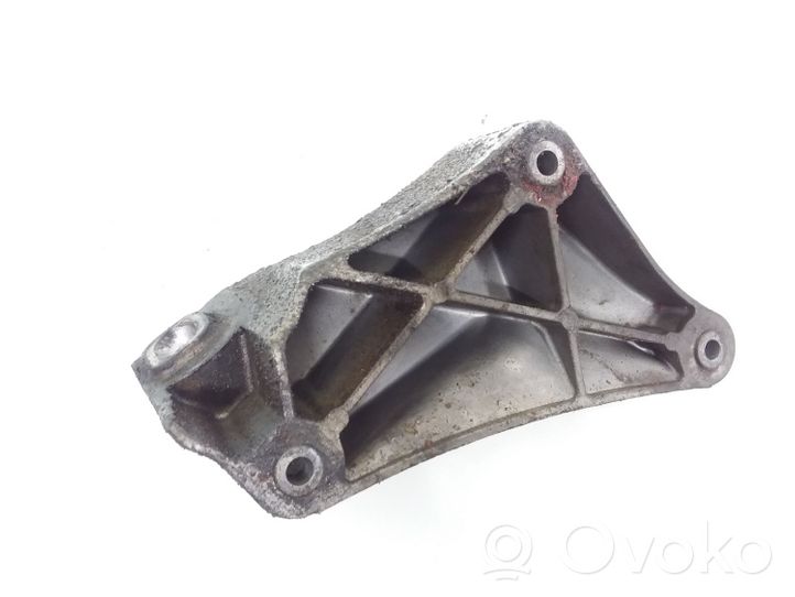 BMW 5 E39 Engine mounting bracket 6750441