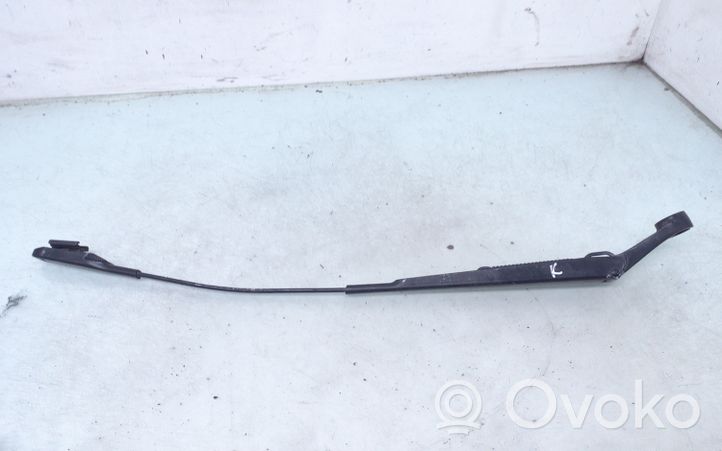 Opel Zafira B Front wiper blade arm 13145563